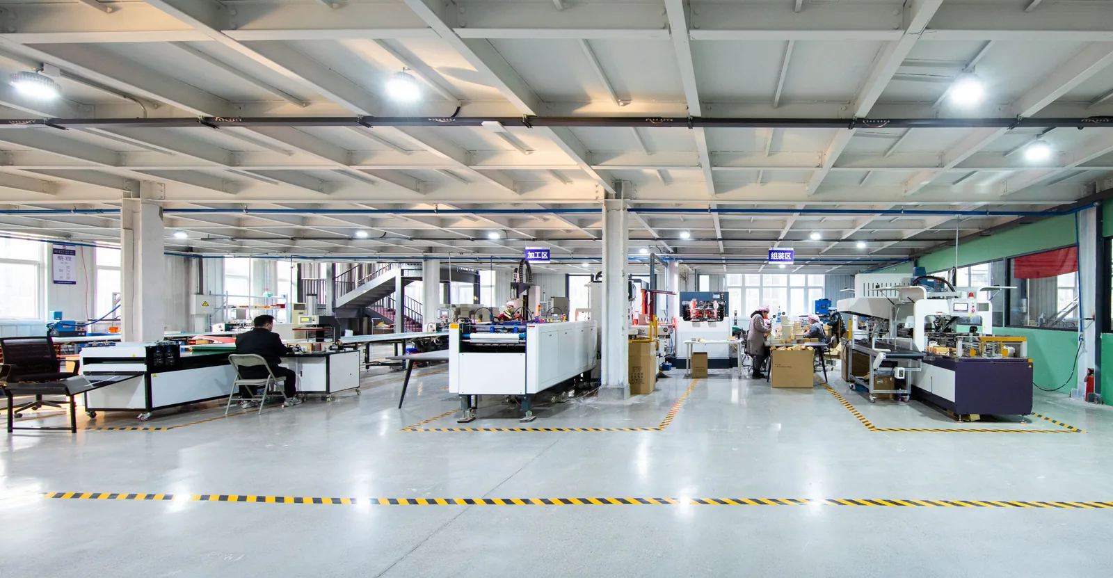 Automated packaging production and paper mounting workshop
