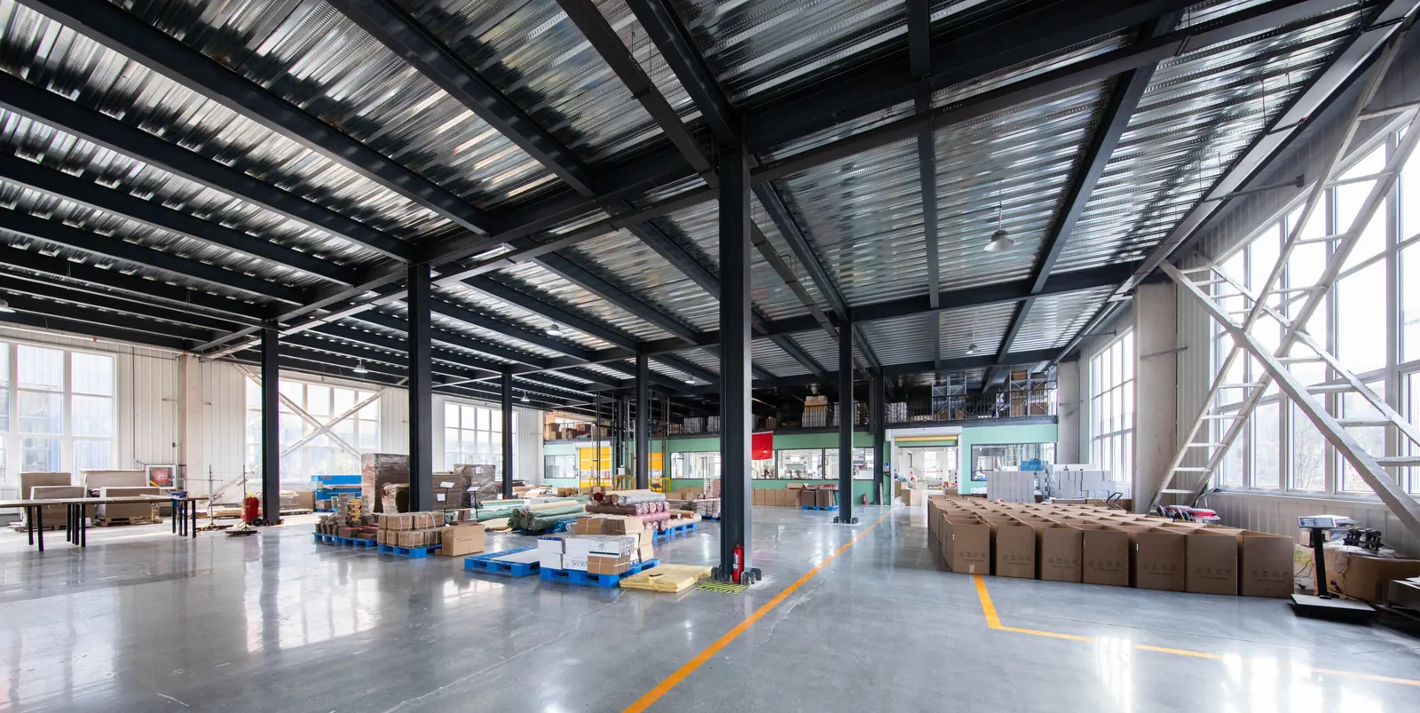 Packaging materials storage workshop organized by production order